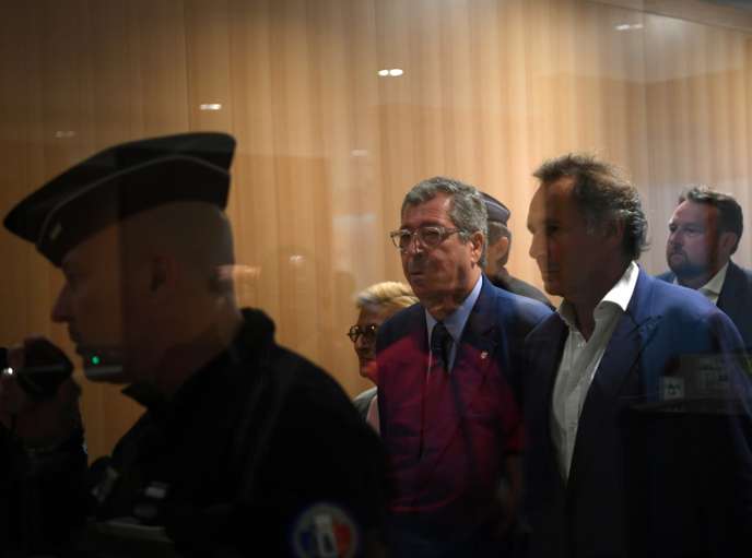 Patrick Balkany arrive au tribunal correctionnel de Paris le 13 septembre, avant son incarcération. CHRISTOPHE ARCHAMBAULT / AFP