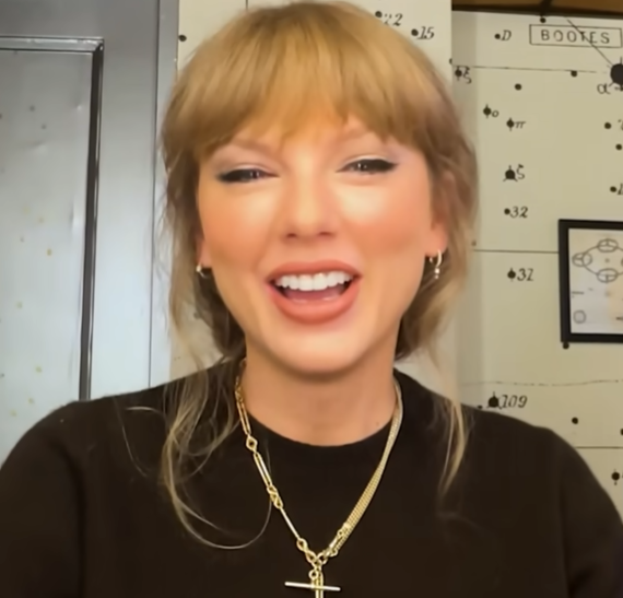 Une capture d'écran d'une interview postée le 7 octobre 2025. | Source : YouTube/Apple Music