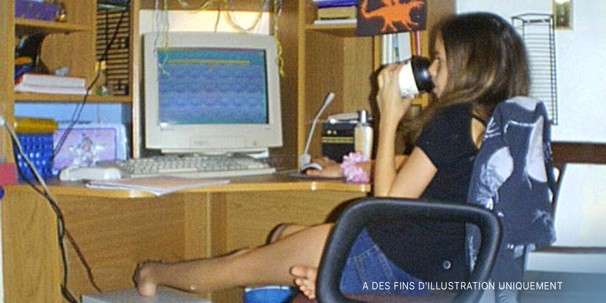 Adolescente sur l'ordinateur | Source : Flickr