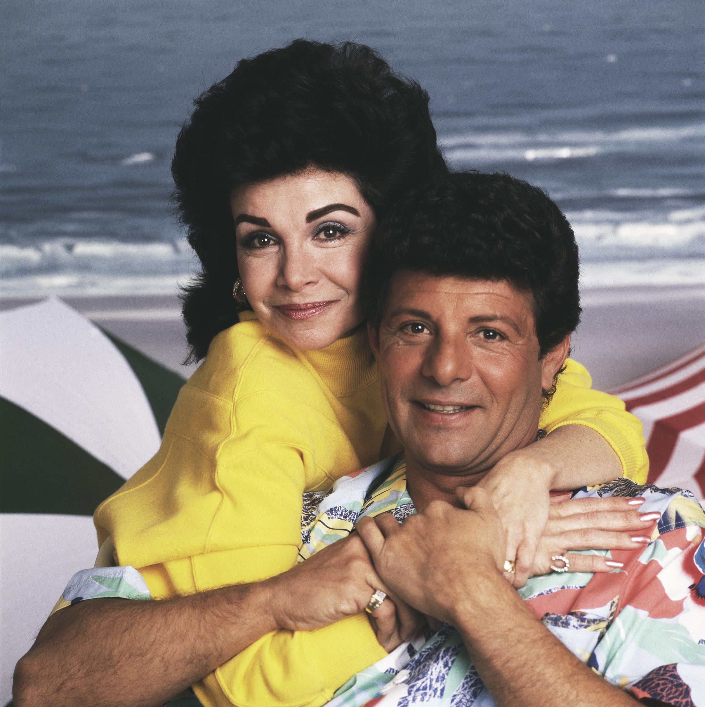 Annette Funicello et l'acteur photographiés sur la plage le 1er janvier 1987 à Los Angeles, Californie. | Source : Getty Images