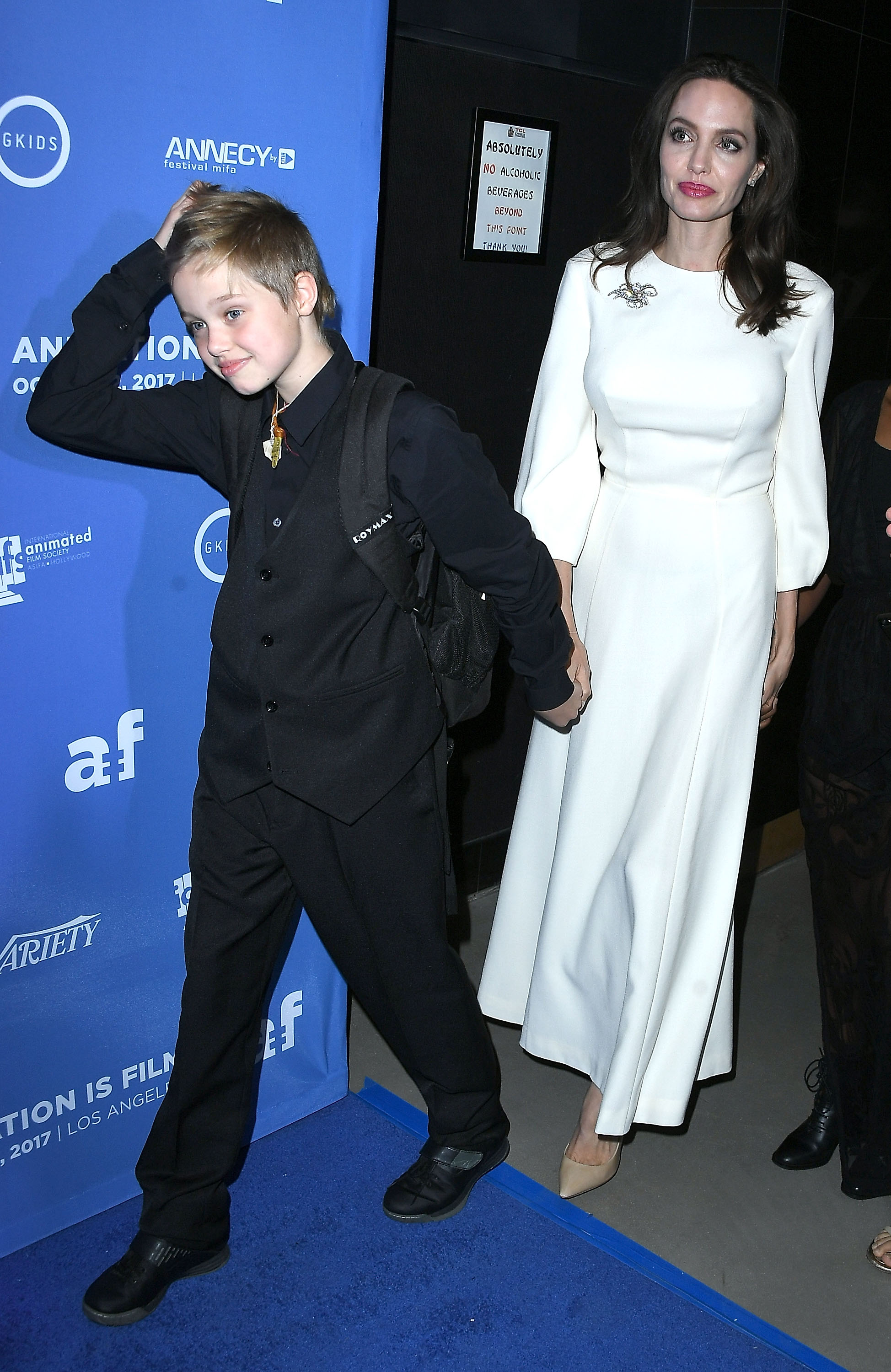 Shiloh Jolie-Pitt, Angelina Jolie arrive à la première de "Parvana, une enfance en Afghanistan" de Gkids au TCL Chinese 6 Theatres le 20 octobre 2017 à Hollywood, Californie | Source : Getty Images
