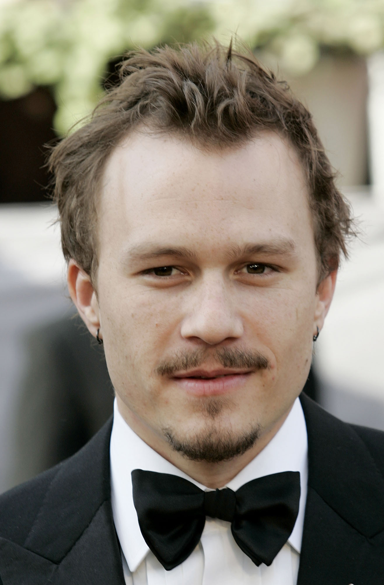 Heath Ledger assiste à la 78e cérémonie des Oscars à Los Angeles, Californie, le 5 mars 2006 | Source : Getty Images