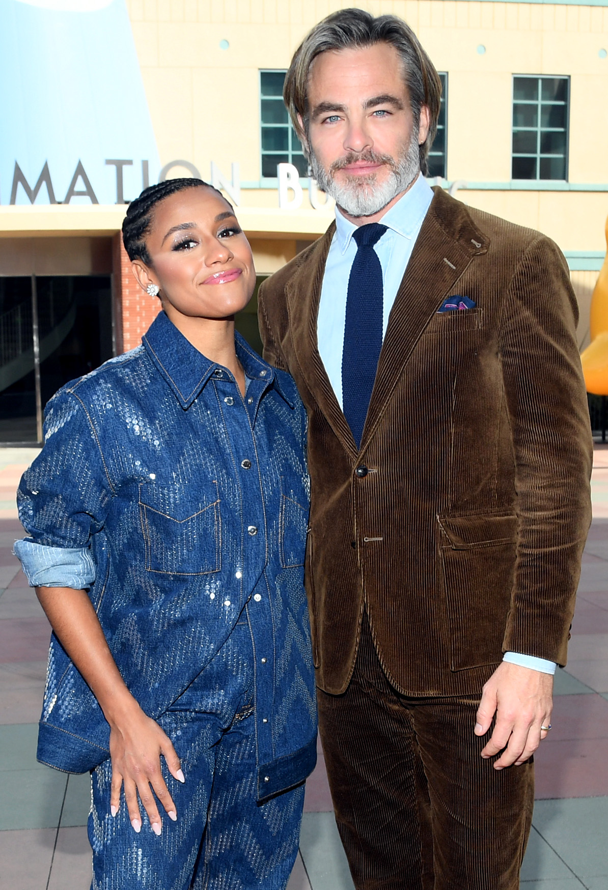 Ariana DeBose et Chris Pine assistent à une séance de photos pour "Wish" le 10 novembre 2023, à Hollywood, en Californie. | Source : Getty Images