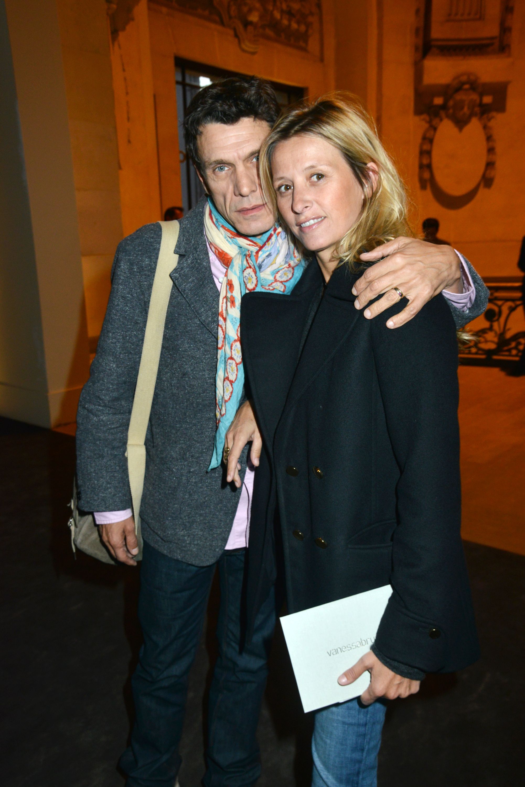 Marc Lavoine et Sarah Poniatowski assistent au spectacle Vanessa Bruno au Grand Palais le 28 septembre 2012 à Paris, France. | Photo : Getty Images