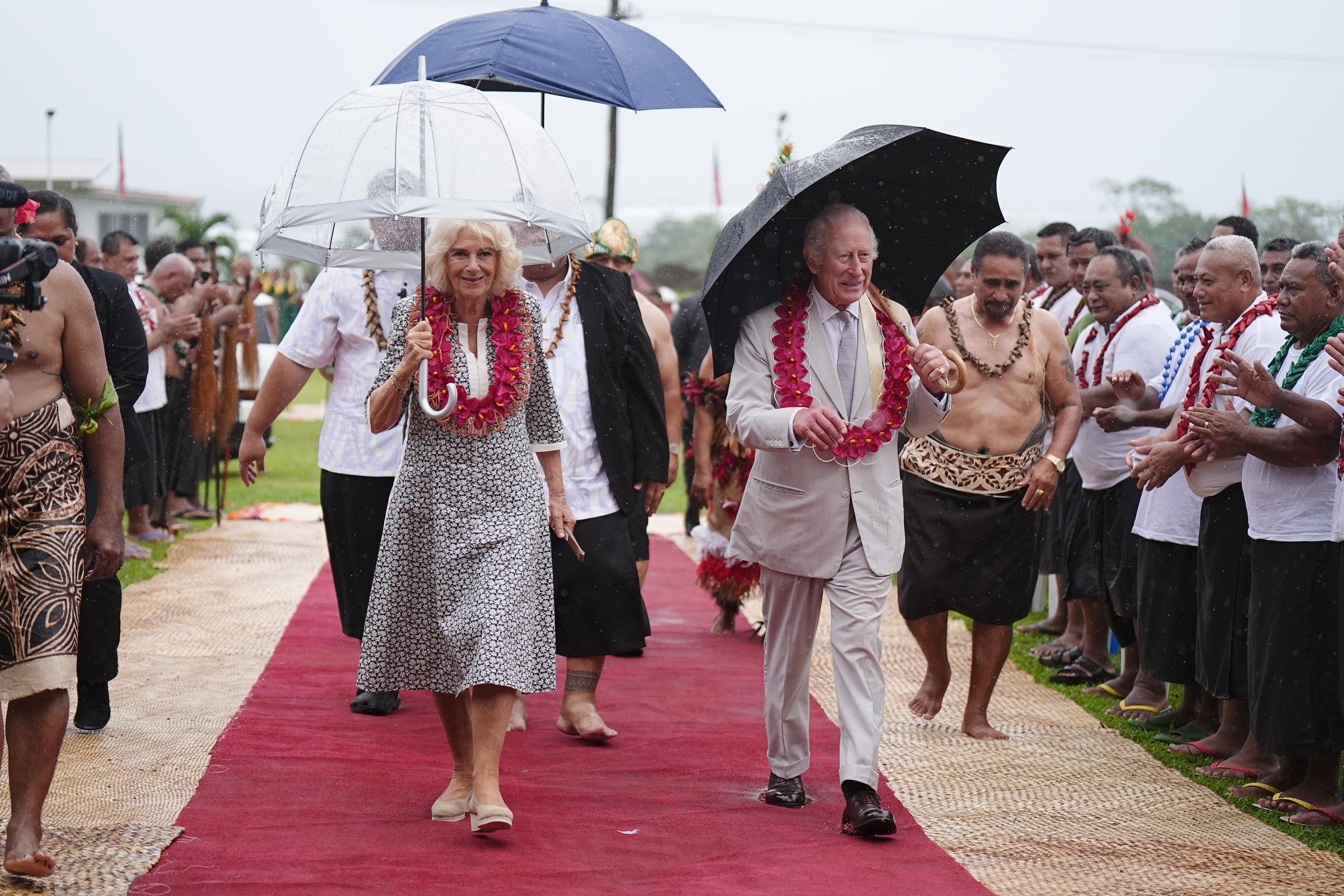 La reine Camilla et le roi Charles III arrivant pour la cérémonie d'adieu. | Source : Getty Images