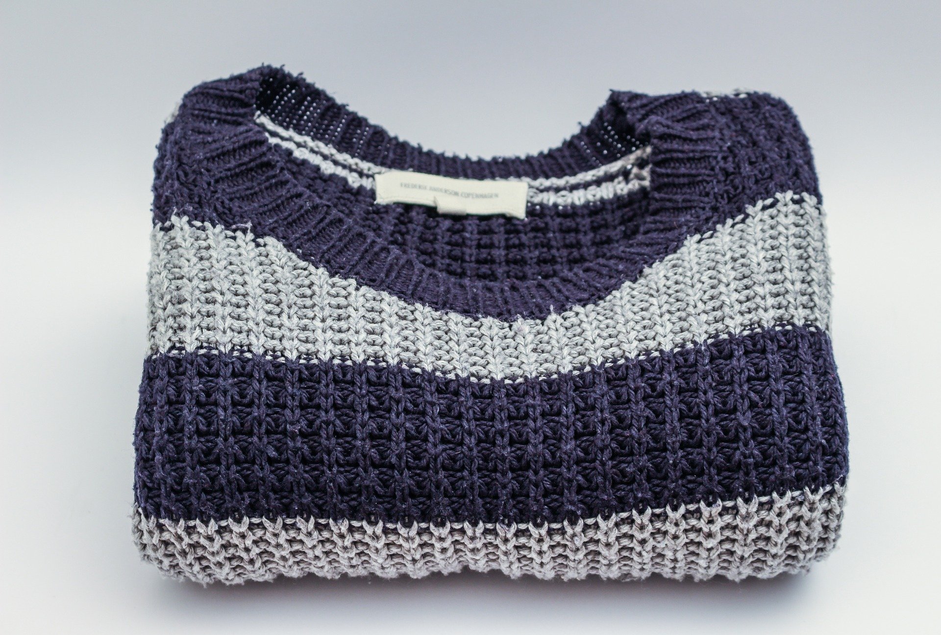 Un cardigan fabriqué avec des laines. | Photo : Pixabay