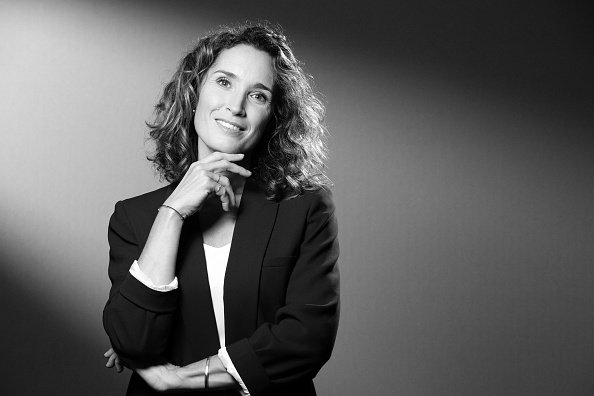 La journaliste française Marie-Sophie Lacarrau pose lors d'une séance. |Photo : Getty Images