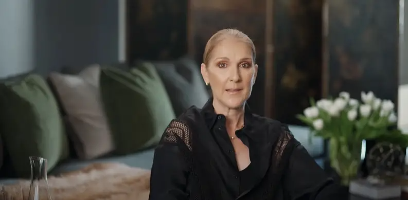 Céline Dion annonçant le report des dates de sa tournée du printemps 2022. | Source : YouTube/Celin Dion