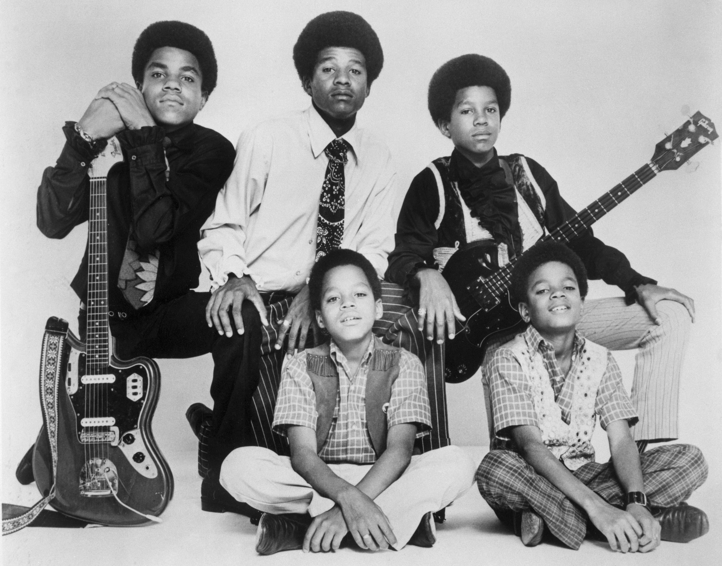 Les Jackson 5 posant pour une photo en 1969. | Source : Getty Images