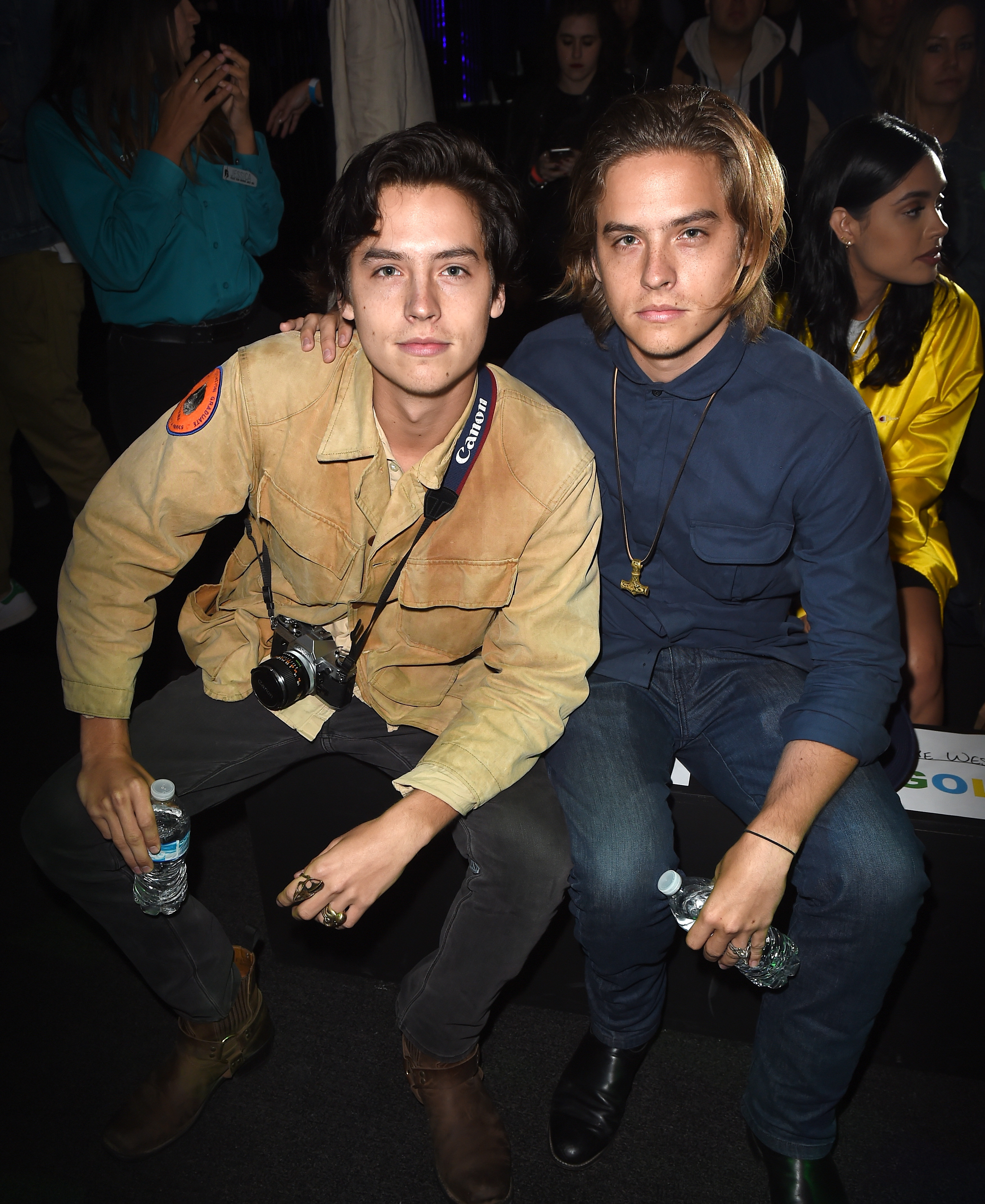 Cole et Dylan Sprouse au défilé de Tyler, the Creator, le 11 juin 2016, à Los Angeles, en Californie. | Source : Getty Images