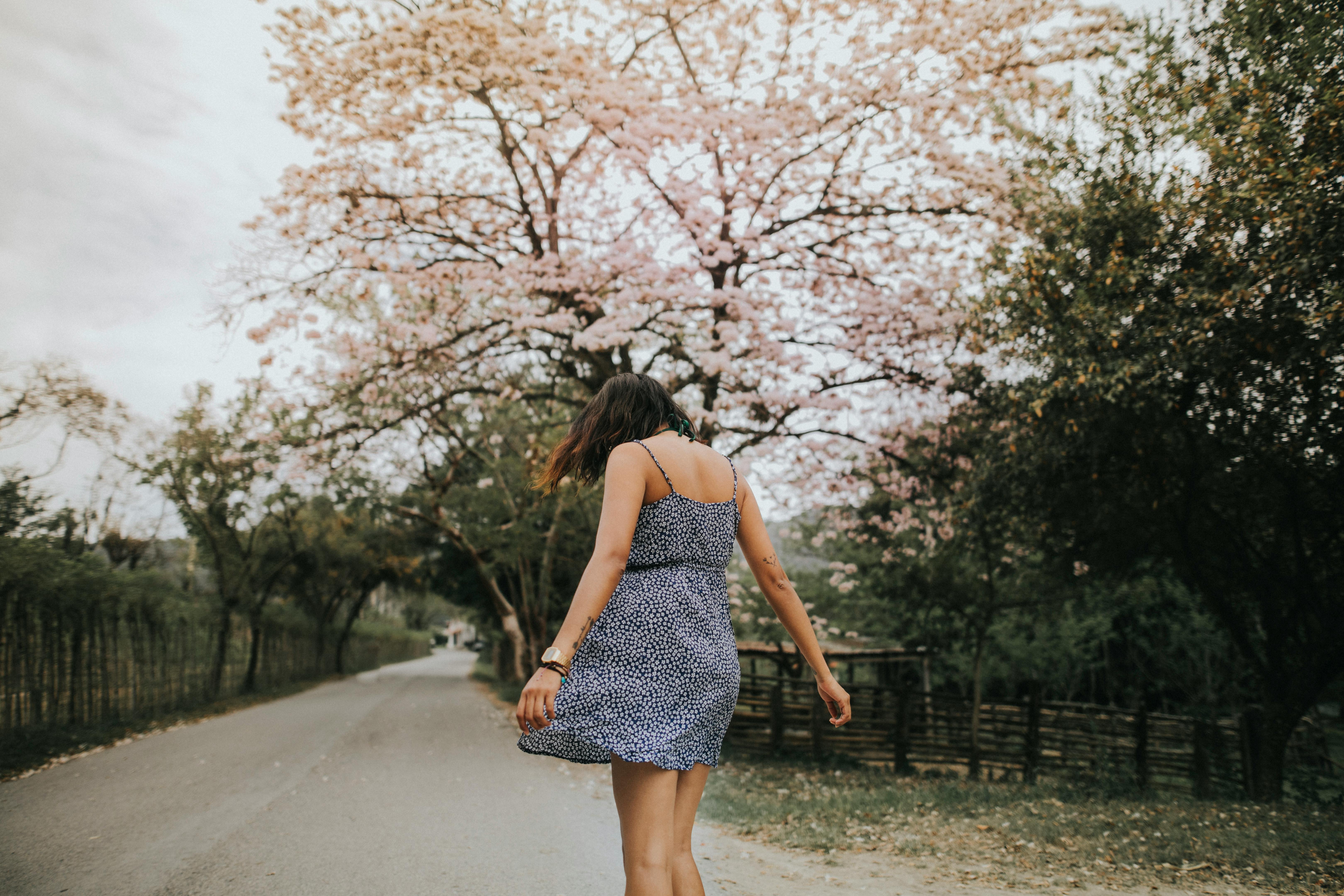 Une femme qui s'éloigne | Source : Pexels