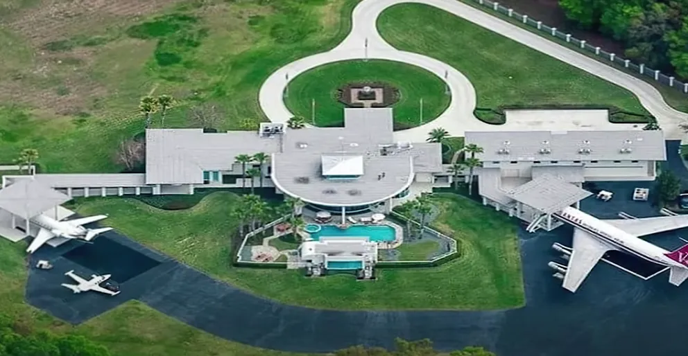 Vue aérienne de la maison de John Travolta en Floride. | Source : YouTube/The Richest
