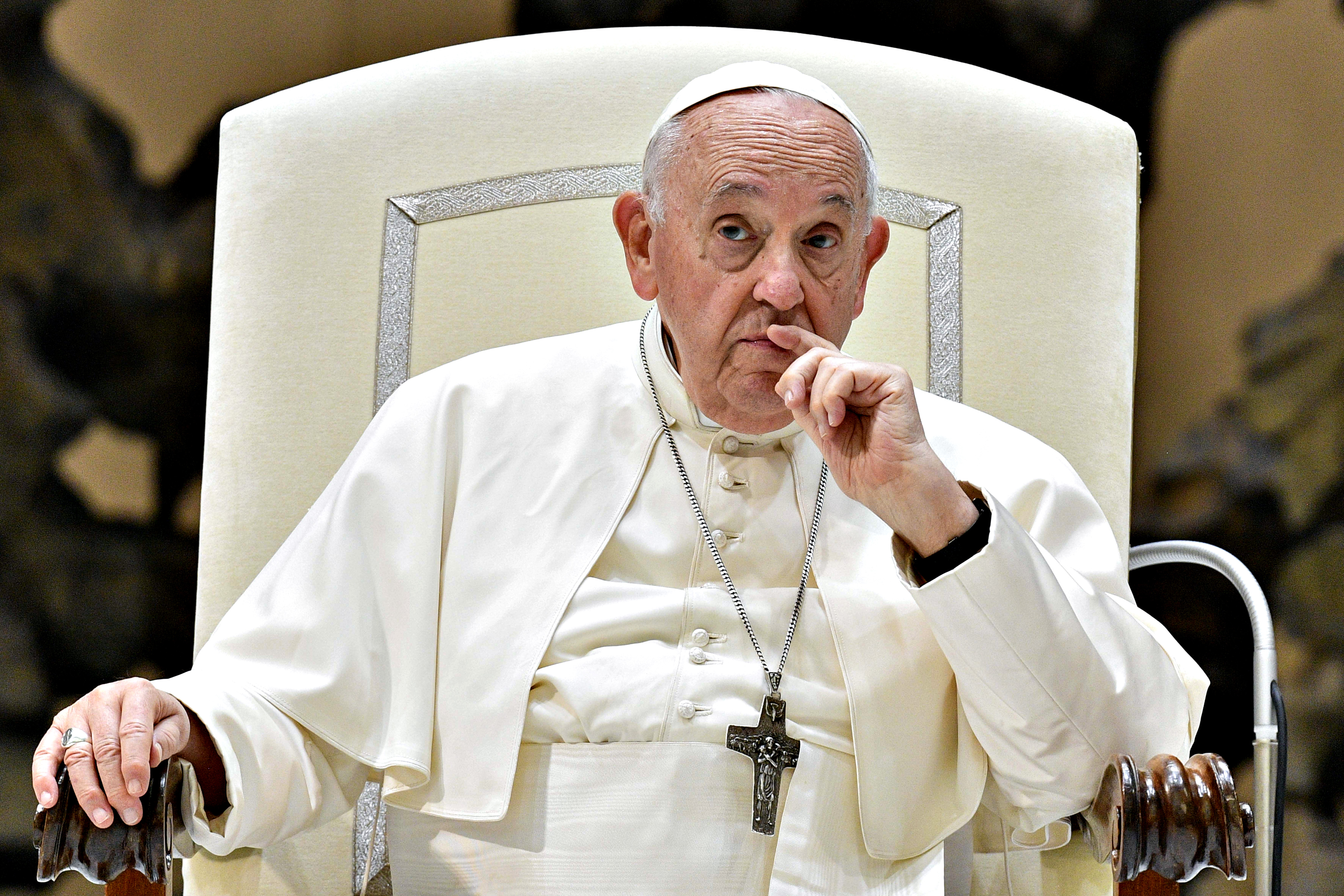 Le pape François assiste à son audience générale hebdomadaire à la salle Paul VI, le 9 août 2023, dans la Cité du Vatican. | Source : Getty Images