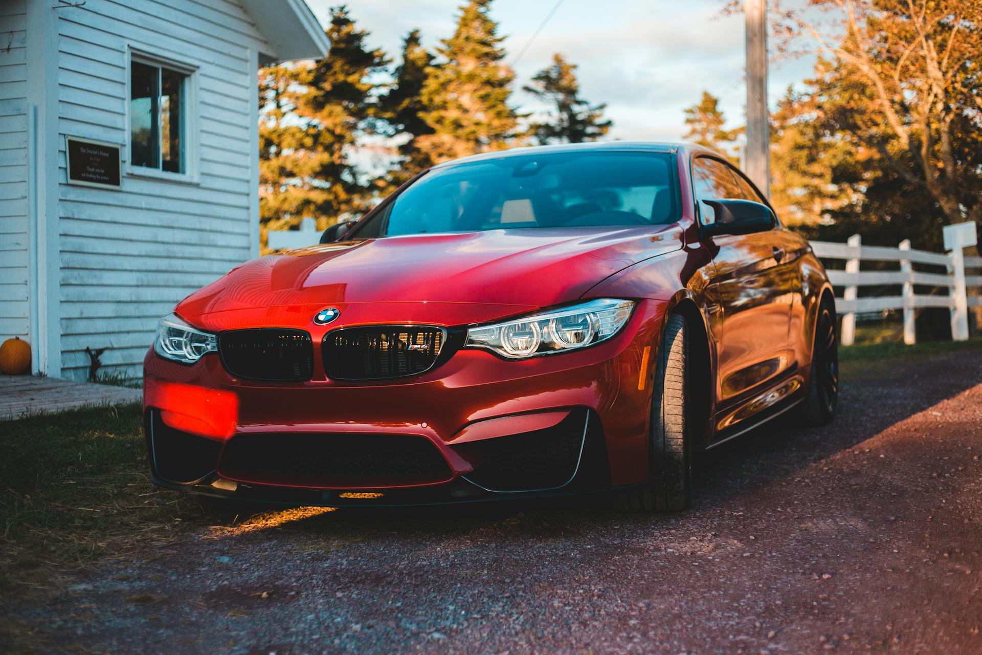 Une voiture garée | Source : Pexels