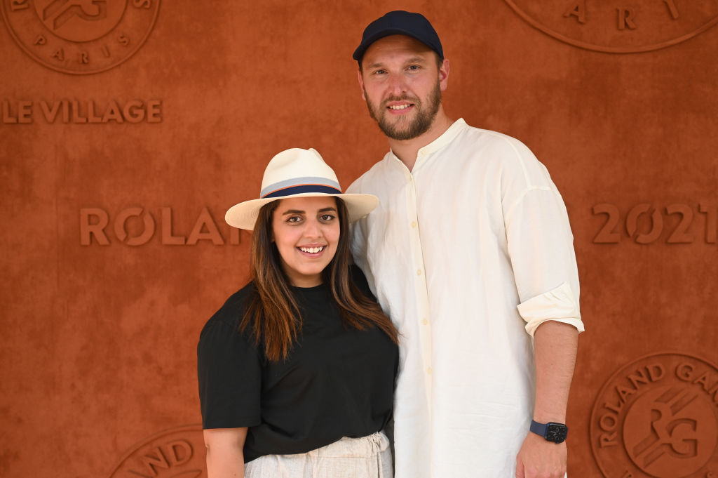 Inèss Reg et Kevin Debonne assistent aux Internationaux de France 2021 à Roland Garros le 10 juin 2021 à Paris, France. | Source : Getty Images