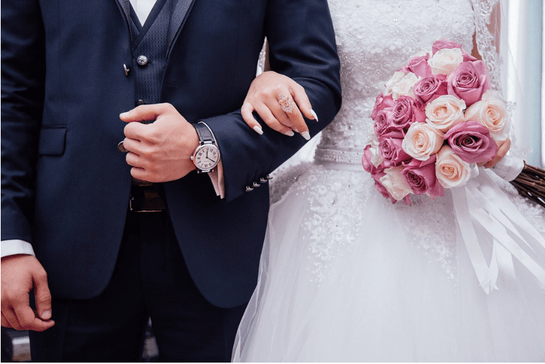 Couple nouvellement marié. │ Image extraite de: Pixabay
