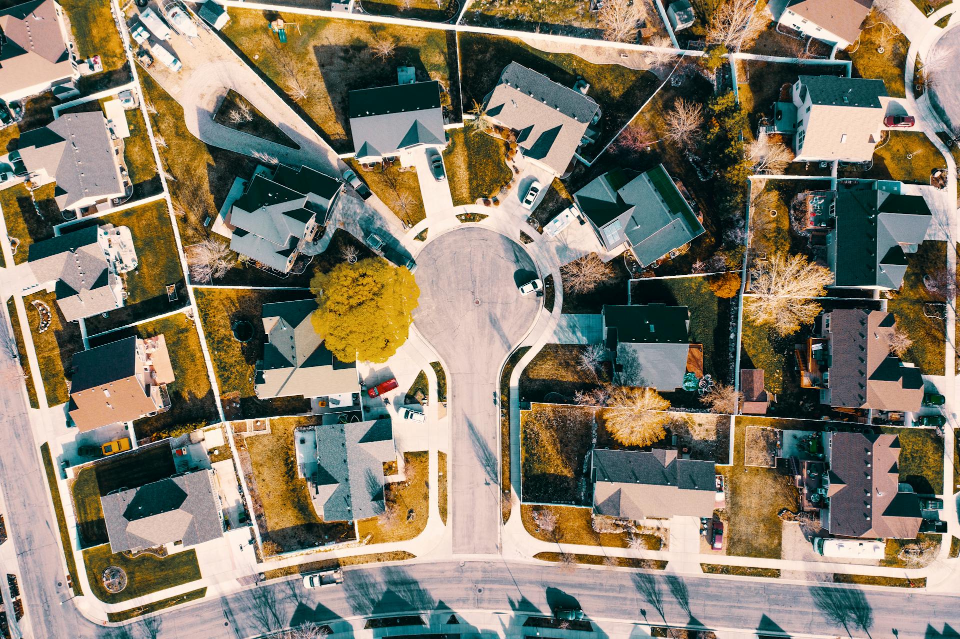 Maisons dans un quartier | Source : Pexels