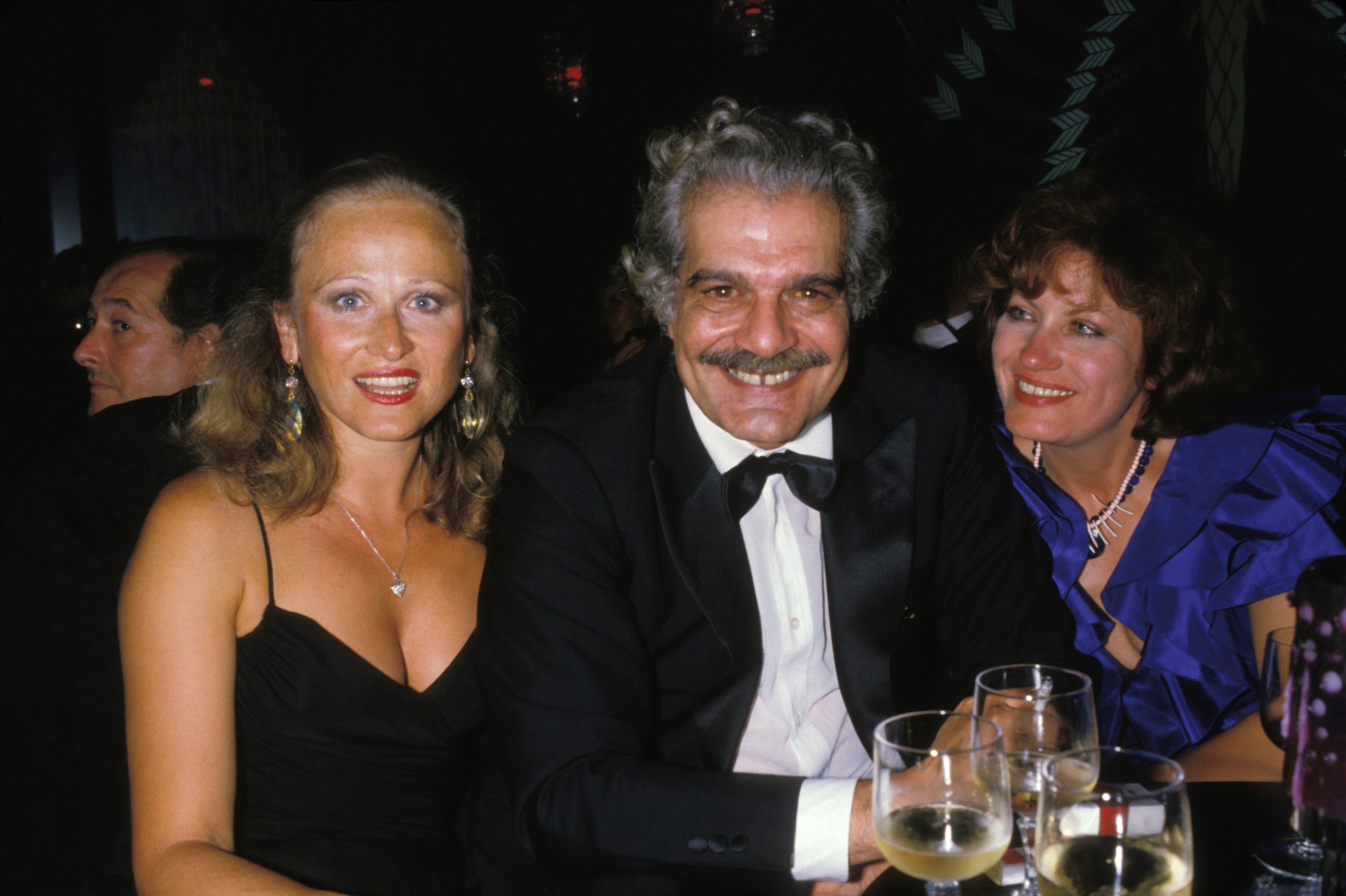 Omar Sharif en compagnie d'Andréa Ferréol à Deauville le 3 septembre 1984. l Source : Getty Images