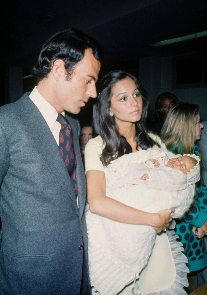 Baptême de Julio, deuxième fils de Julio Iglesias et Isabel Preysler, 1973, Madrid, Castille-La Manche, Espagne I Source : Getty Images