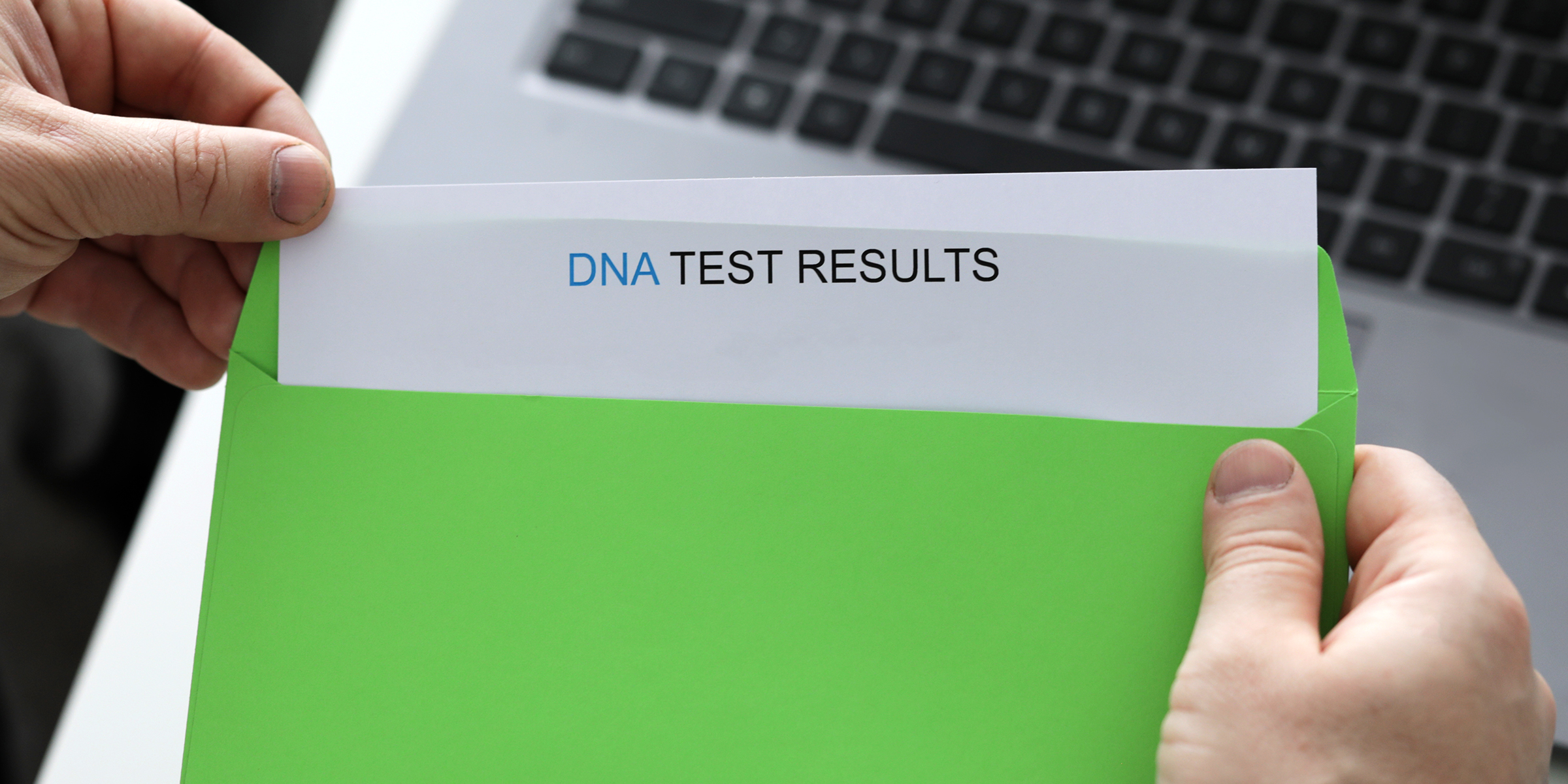 Une enveloppe contenant les résultats d'un test ADN | Source : Shutterstock