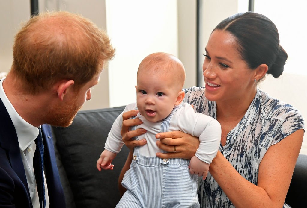Le prince Harry, la duchesse Meghan et leur petit-fils Archie | Source: Getty Images