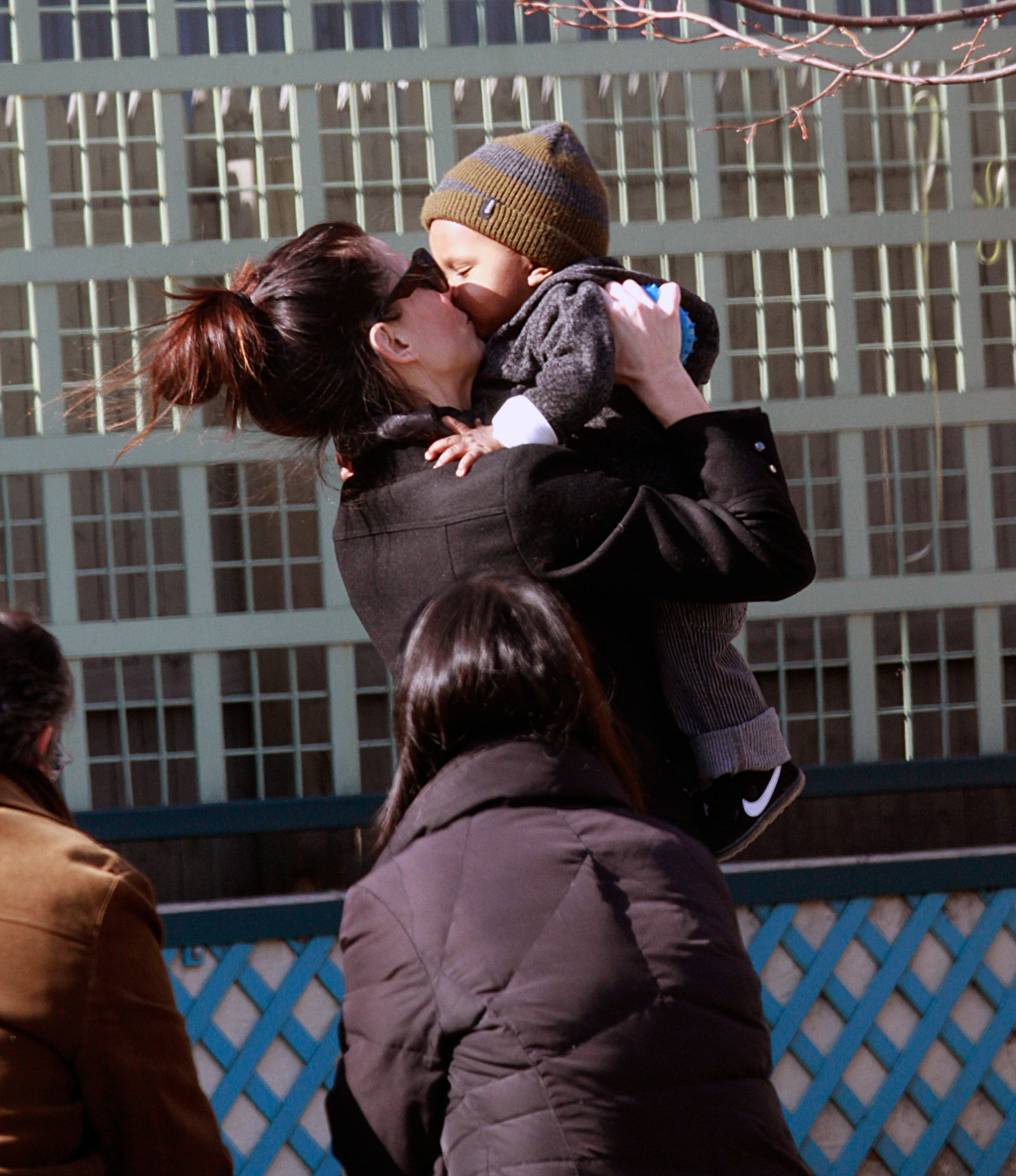 Sandra Bullock et son fils Louis Bullock le 20 mars 2011 à New York | Source : Getty Images