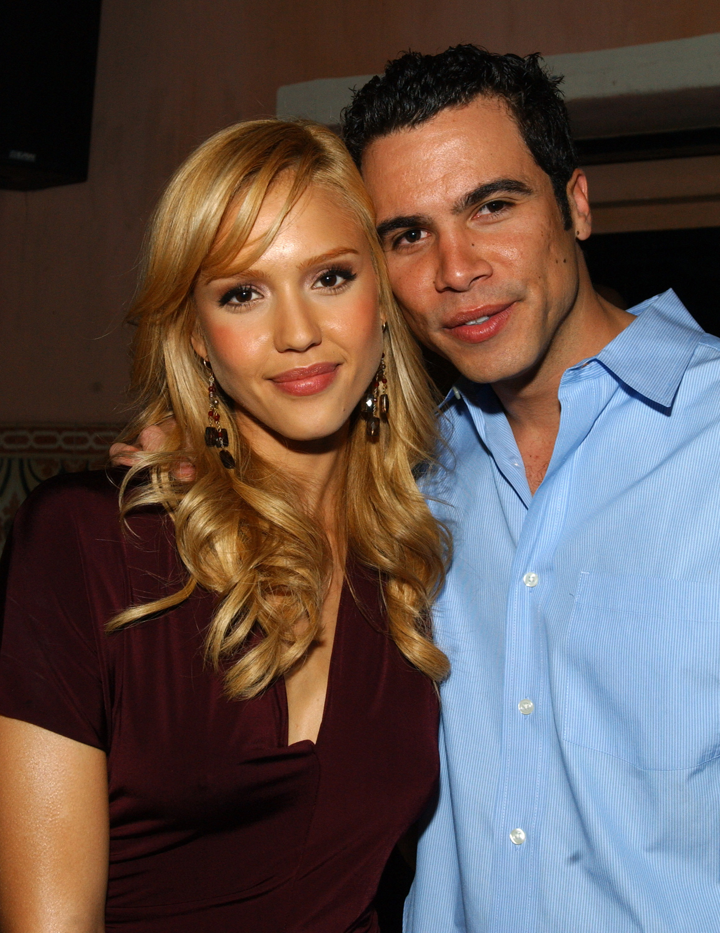 Jessica Alba et Cash Warren lors de la célébration par le magazine GQ de la sortie de son numéro d'avril 2005 mettant en vedette Alba, le 18 mars 2005 | Source : Getty Images