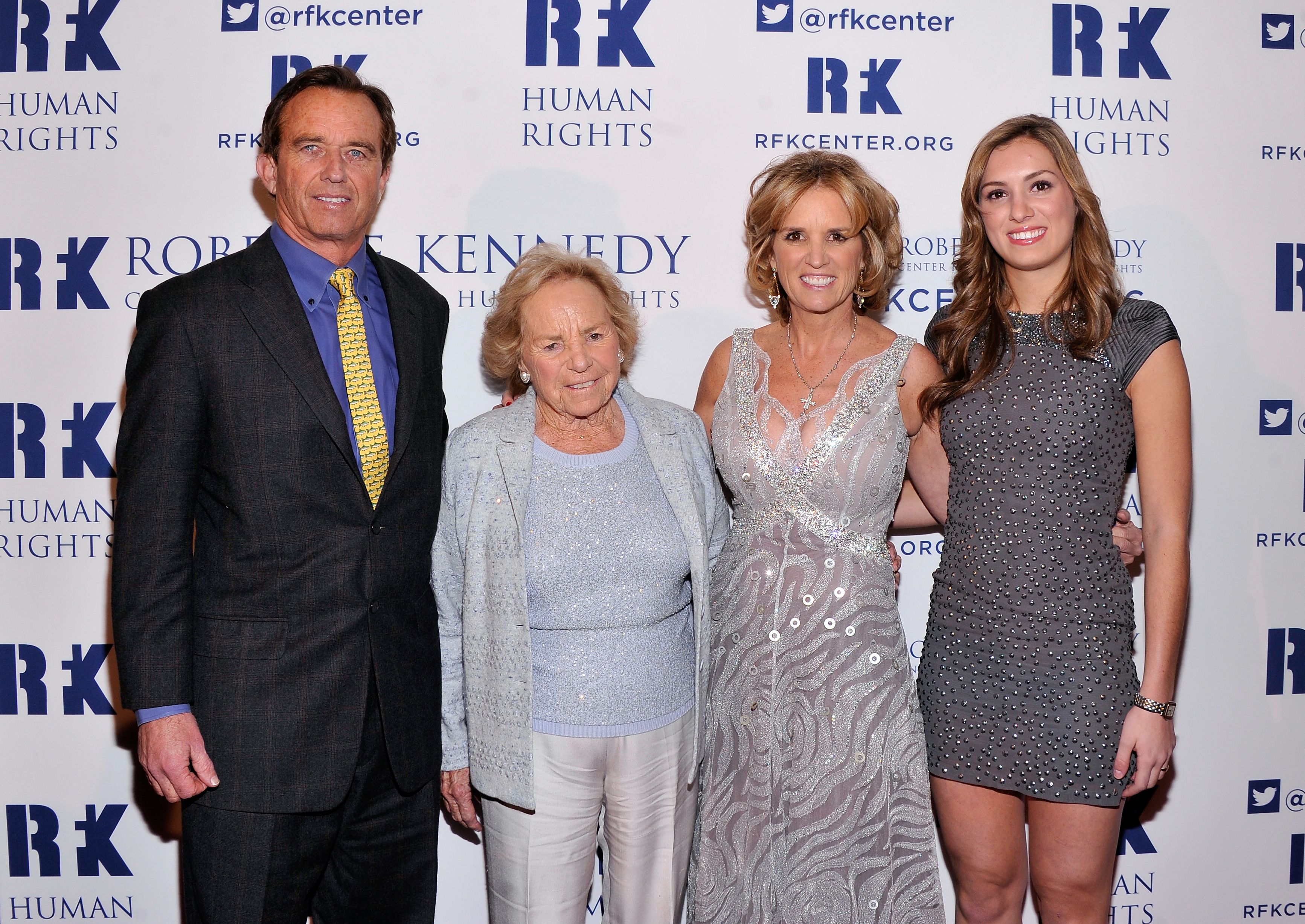 Robert F. Kennedy Jr, Ethel Kennedy, Kerry Kennedy et Mariah Kennedy Cuomo lors du dîner de remise des prix Ripple Of Hope 2013 du Centre Robert F. Kennedy pour la justice et les droits de l'homme, le 11 décembre 2013 | Source : Getty Images