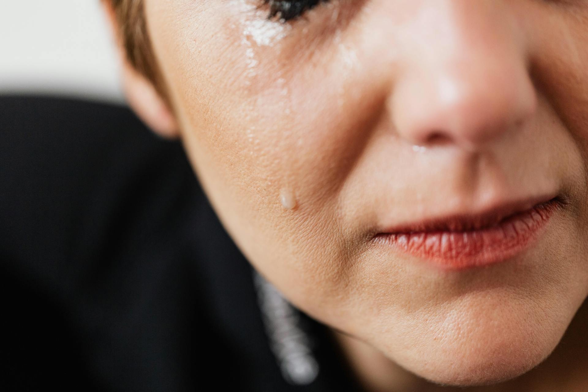 Gros plan sur une femme qui pleure | Source : Pexels
