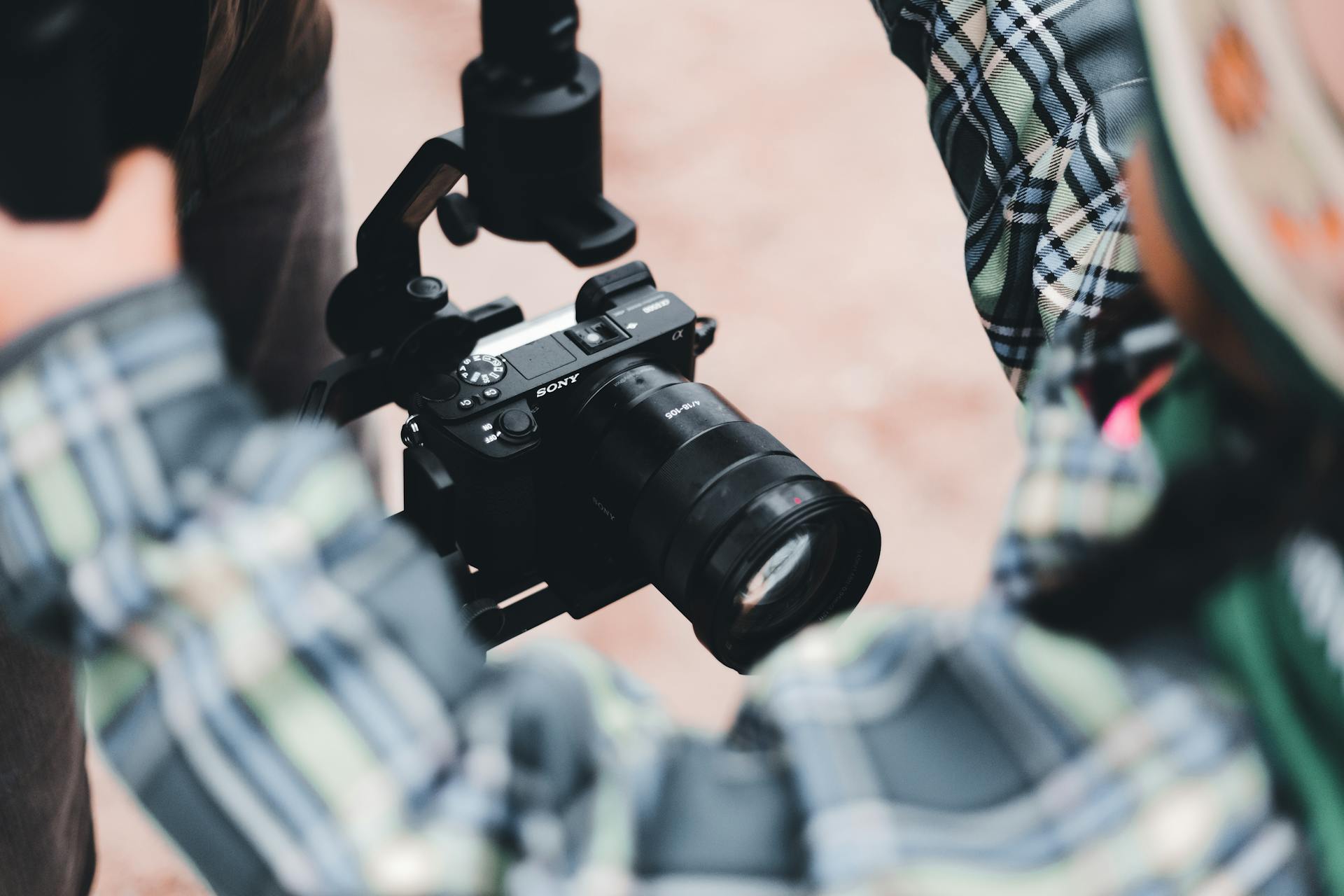 Un appareil photo sur un trépied | Source : Pexels