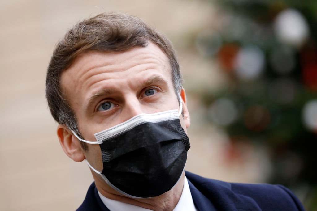 Emmanuel Macron masqué. | Photo : Getty images
