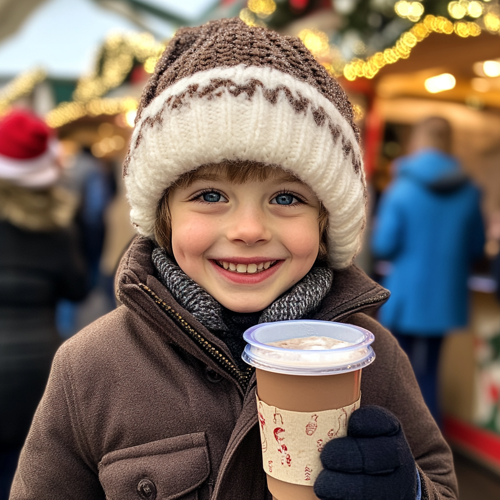 Un garçon heureux tenant un chocolat chaud | Source : Midjourney