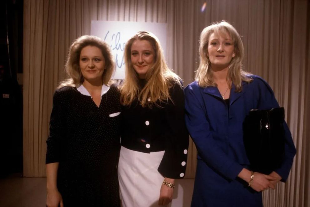 Les filles de Jean Marie Le Pen Marie Caroline Le Pen, Marine Le Pen et Yann Le Pen à la télévision, Paris, 27 janvier 1988. | Photo : Getty Images