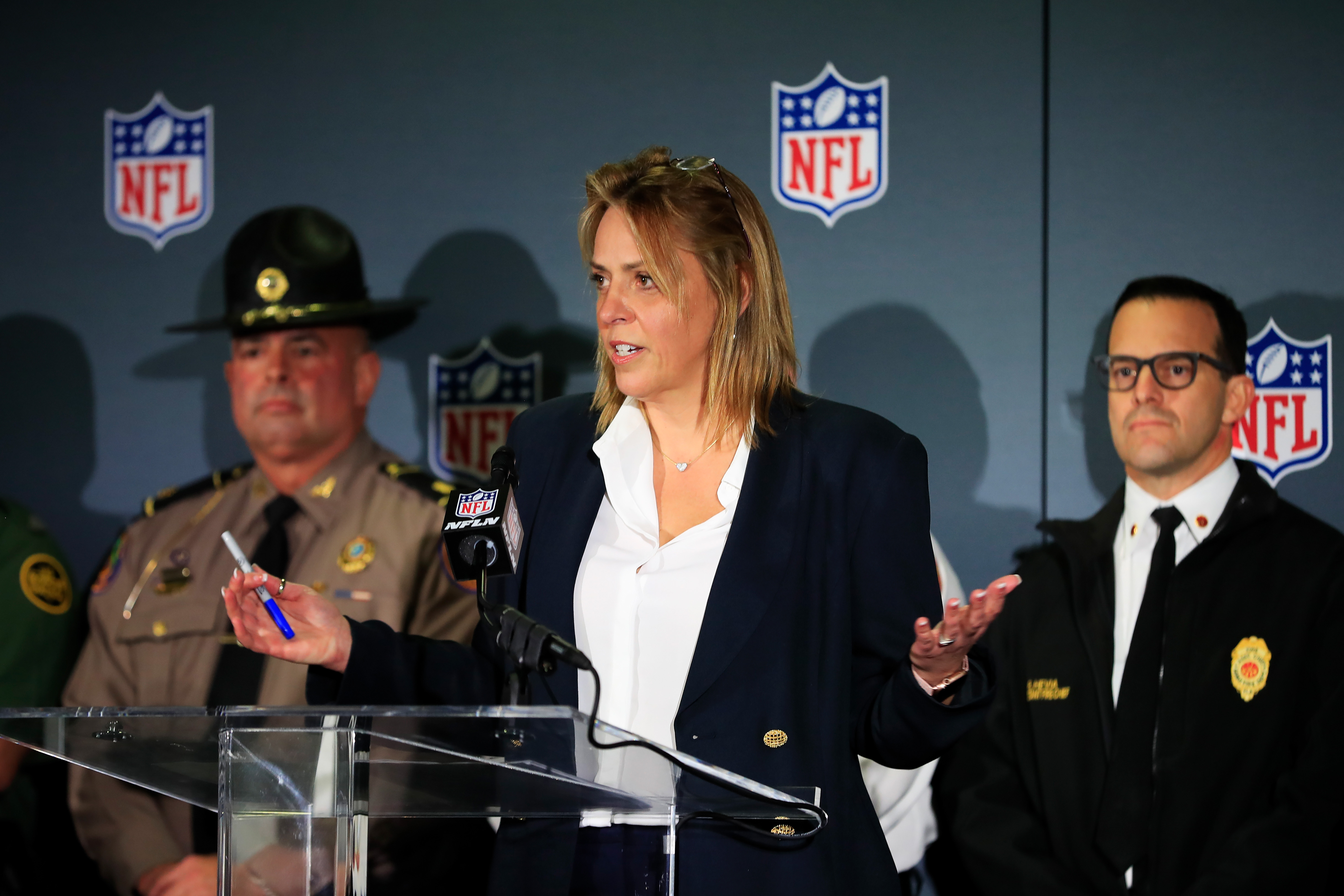 La chef de la sécurité de la NFL, Cathy Lanier, s'adressant aux médias lors d'une conférence de presse à Miami, en Floride, le 29 janvier 2020. | Source : Getty Images