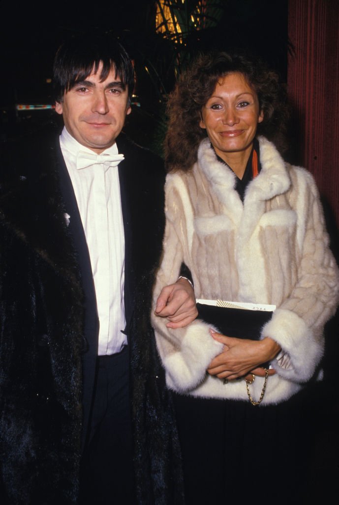 Serge Lama avec son épouse Michèle lors d'une première le 26 novembre 1985 à Paris, France. І Sources : Getty Images