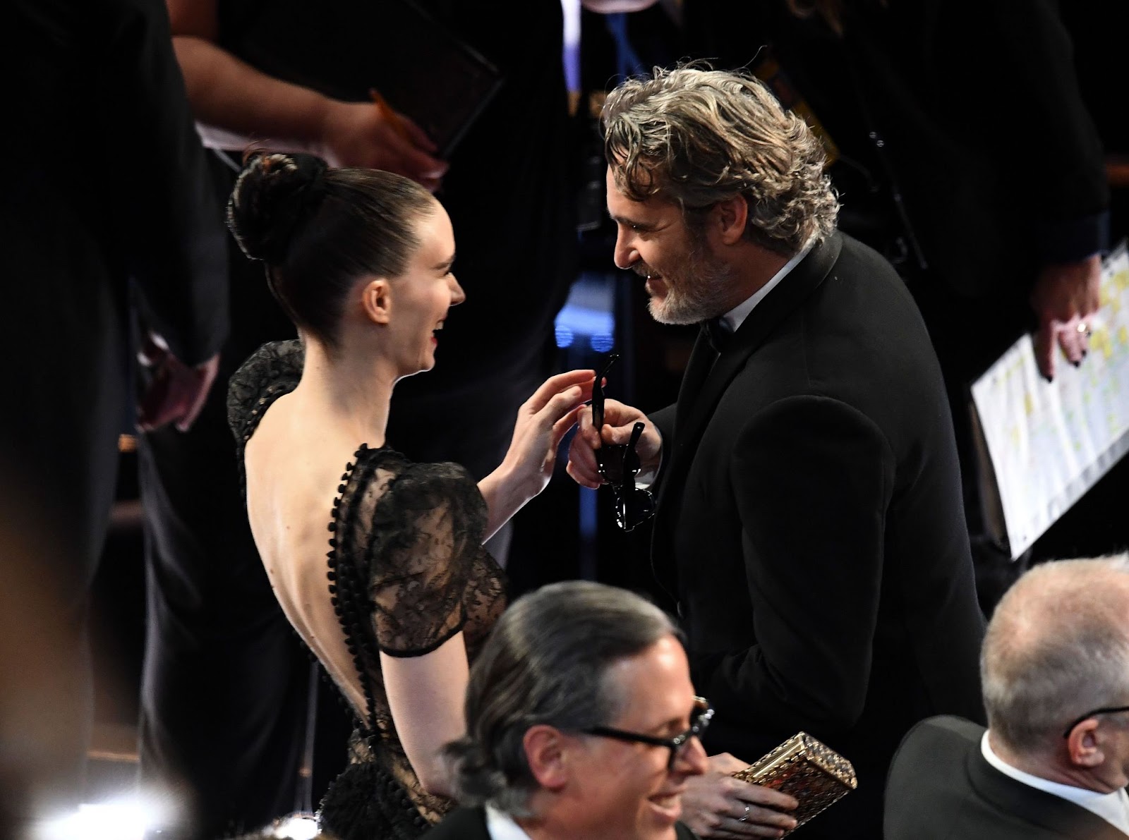 Rooney Mara et Joaquin Phoenix ont assisté à la 92e cérémonie annuelle des Oscars en 2020, partageant un moment de calme sur le tapis rouge alors qu'ils se soutenaient l'un l'autre lors de l'une des plus grandes soirées d'Hollywood. | Source : Getty Images