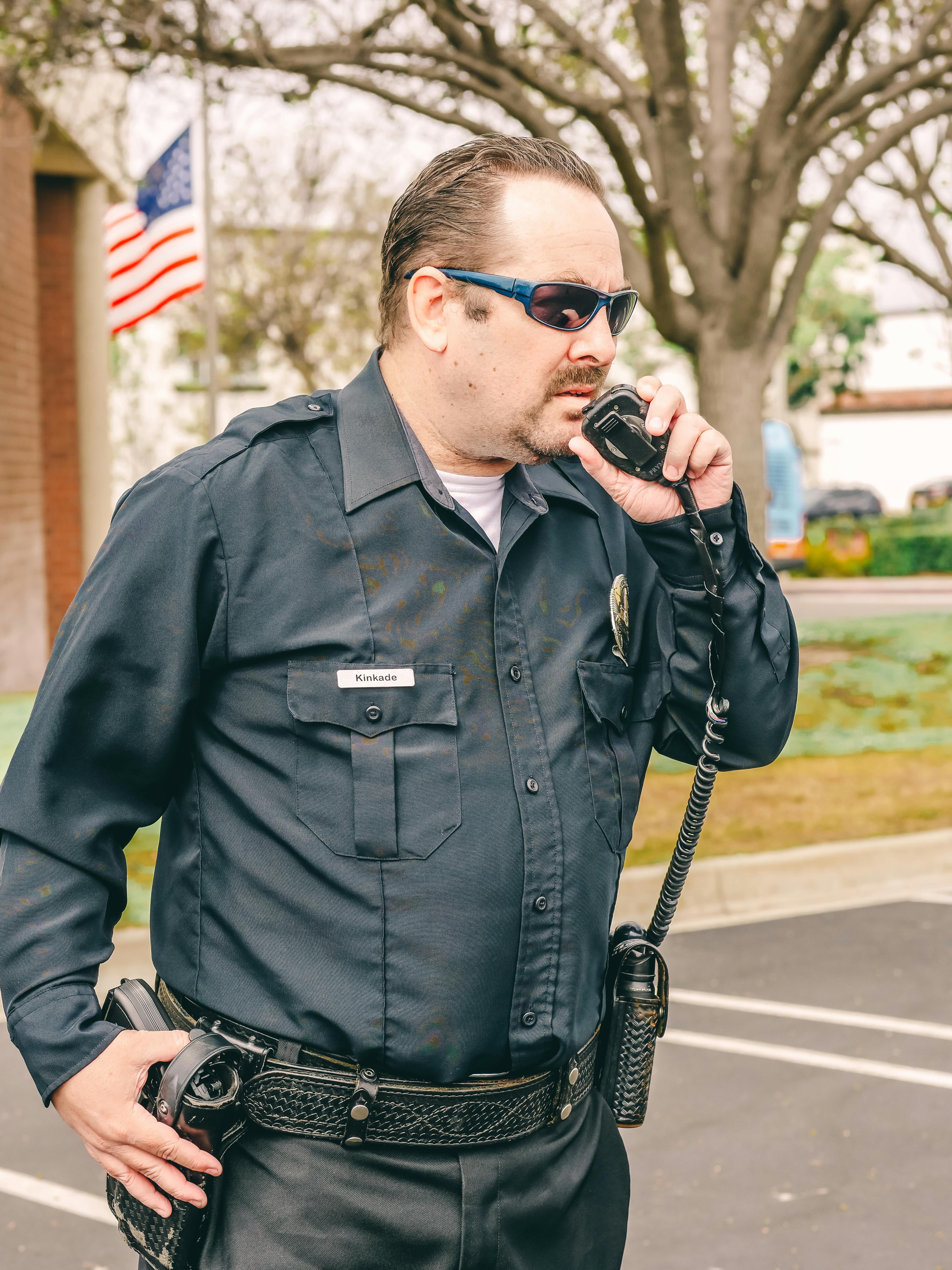 Un officier sur la route | Source : Pexels