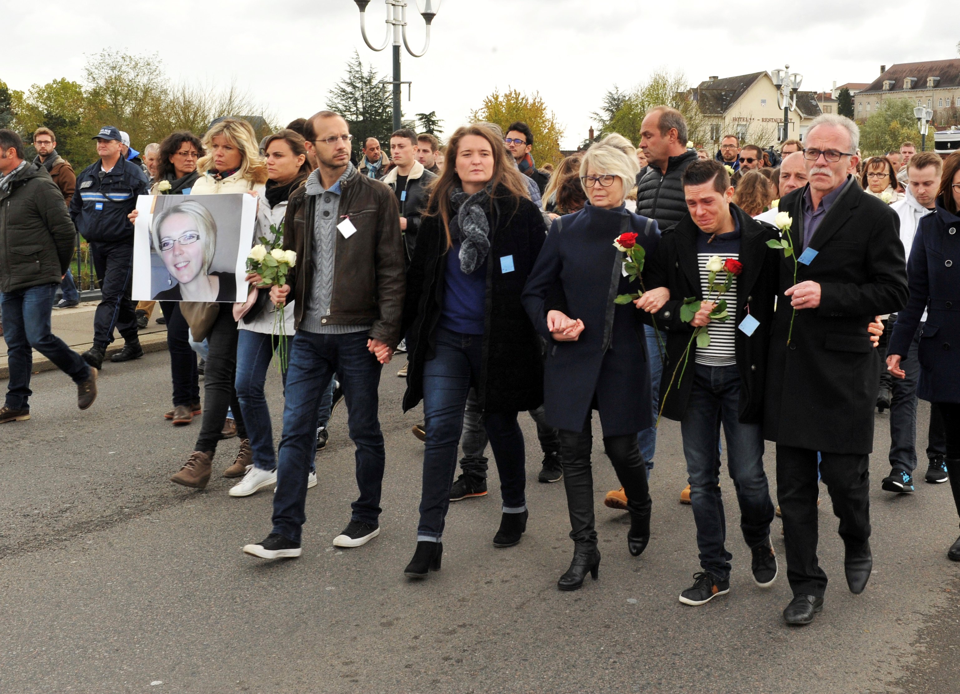 Marche blanche en hommage à Alexia Daval | photo : Getty Images