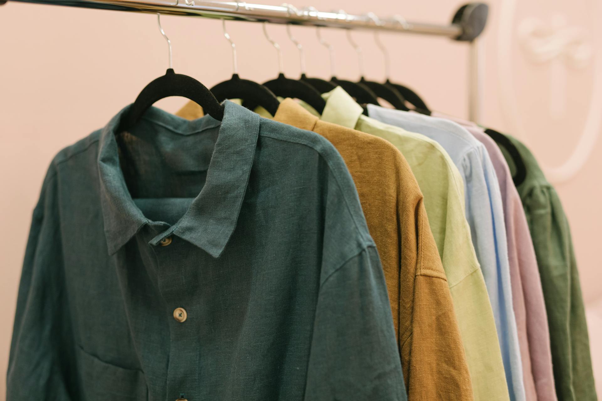 Clothes hanging on a rack | Source: Pexels