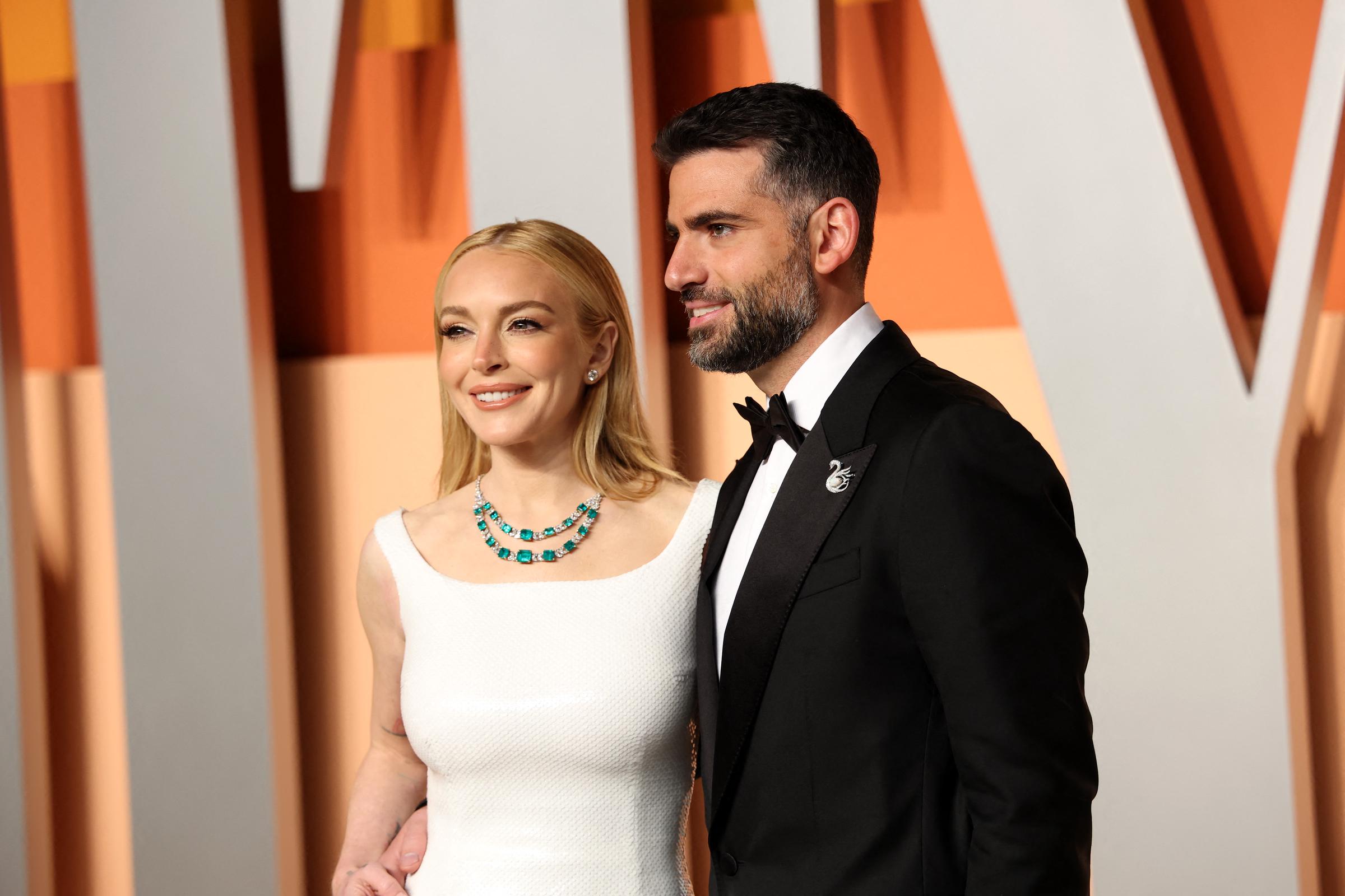 Lindsay Lohan (à gauche) et son mari Bader Shammas assistent à la soirée Vanity Fair Oscar Party au Wallis Annenberg Center for the Performing Arts à Beverly Hills, en Californie, le 2 mars 2025. | Source : Getty Images