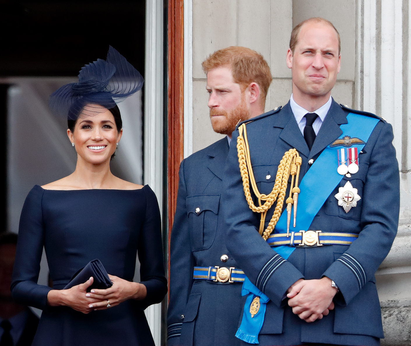 Meghan Markle, le prince Harry et le prince William assistent à un défilé aérien depuis le balcon du palais de Buckingham, le 10 juillet 2018, à Londres, en Angleterre. | Source : Getty Images