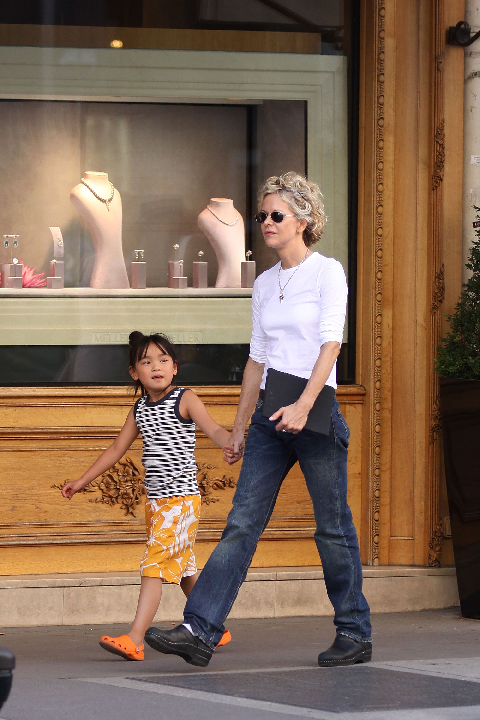 Meg Ryan et Daisy True sont aperçues à Paris, en France, le 4 juillet 2011 | Source : Getty Images