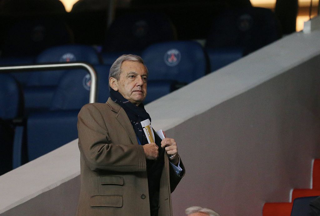 Daniel Bilalian assiste au match de Coupe de la Ligue entre le Paris Saint-Germain et l'AS Saint-Étienne au Parc des Princes, le 16 décembre 2015 à Paris. | Source : Getty Images