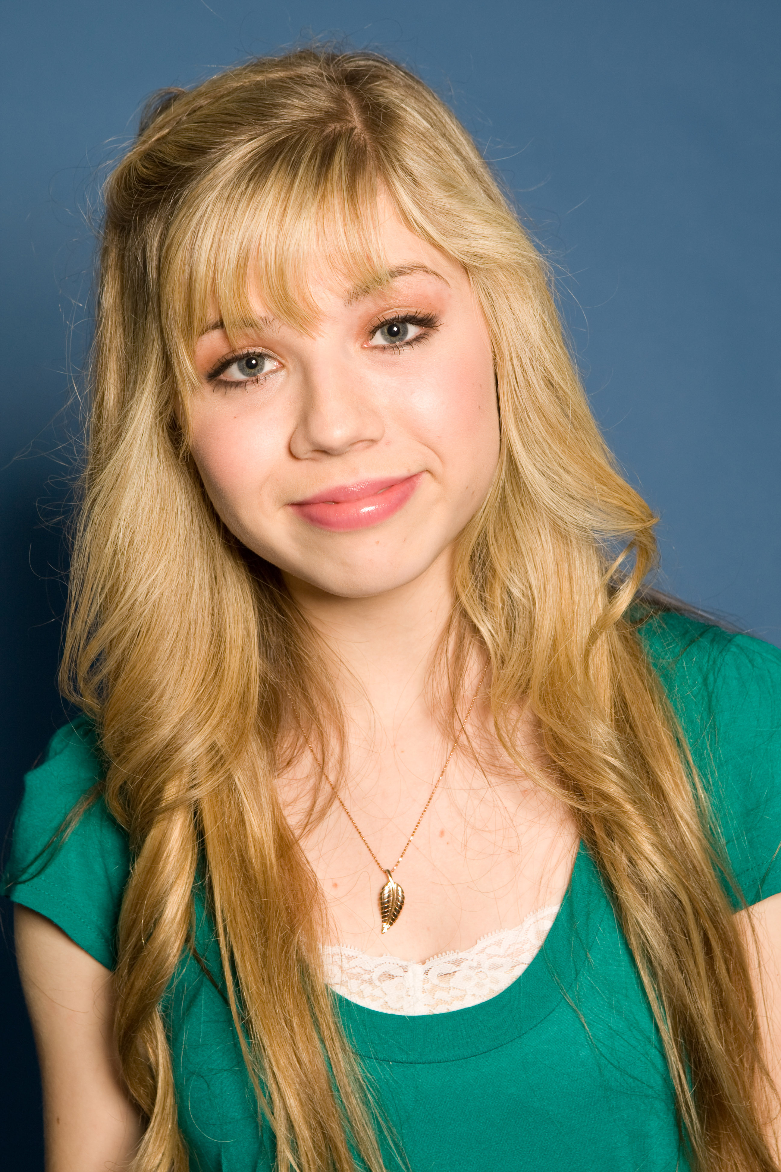 Jennette McCurdy assiste au 62e défilé annuel de la Mère l'Oie, avant l'événement "Evening With The Stars", le 22 novembre 2008 | Source : Getty Images