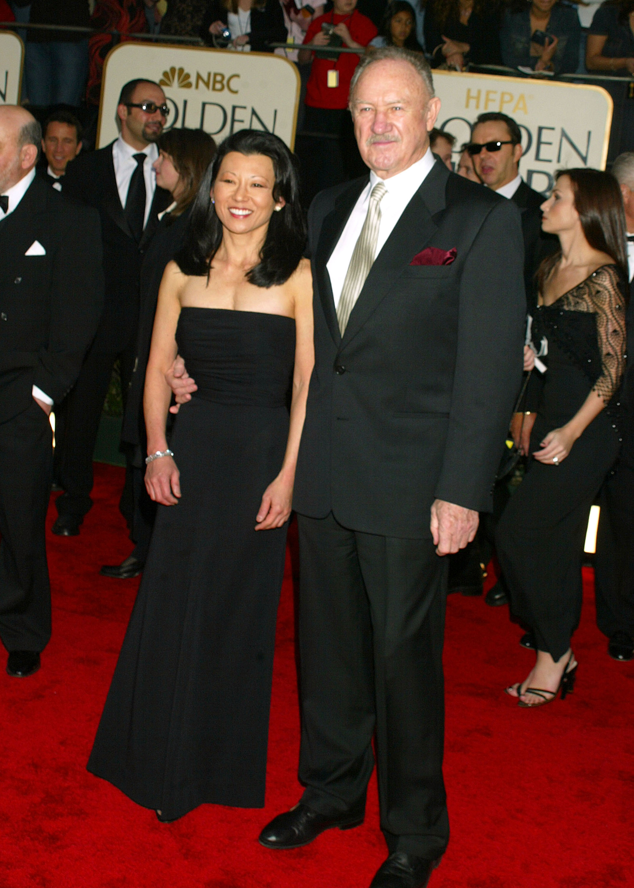 Betsy Arakawa et Gene Hackman lors de la 60e édition des Golden Globe Awards, le 19 janvier 2003, à Beverly Hills, en Californie. | Source : Getty Images