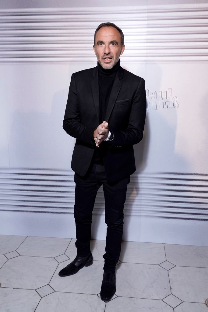 Nikos Aliagas assiste au défilé Jean-Paul Gaultier Haute Couture Printemps / Été 2020 dans le cadre de la Fashion Week de Paris au Théâtre Du Châtelet le 22 janvier 2020 à Paris, France. | Photo : Getty Images