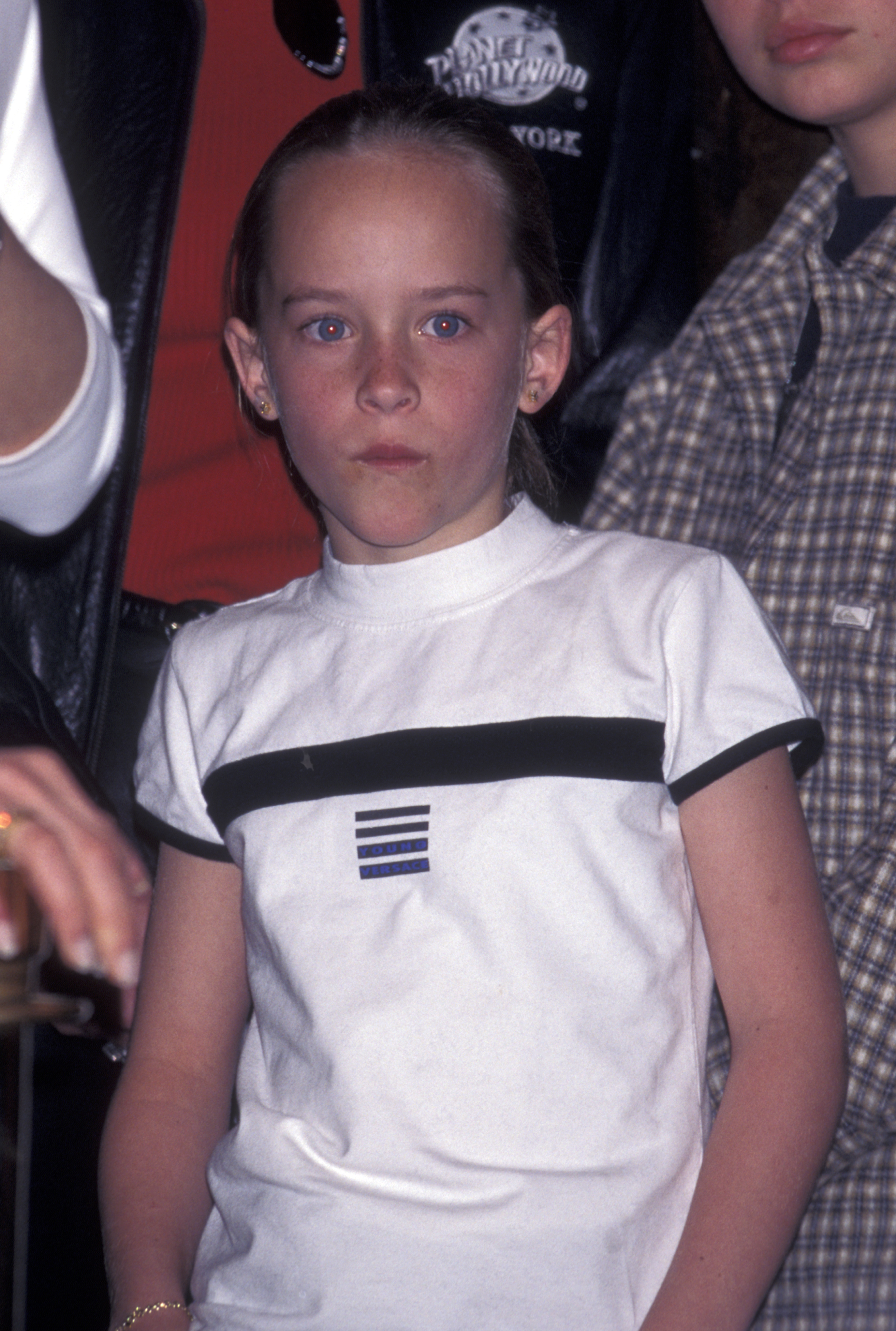 Dakota Johnson assiste à la soirée de bienfaisance Feed the Children au Planet Hollywood le 26 mars 1998 à New York. | Source : Getty Images