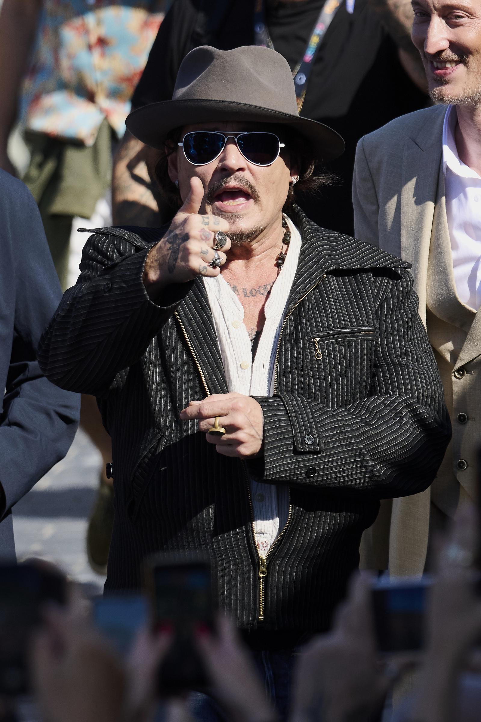 Johnny Depp assiste au photocall "Modi, Three Days On The Wing Of Madness" lors du 72ème Festival International du Film de San Sebastian au Palais Kursaal le 24 septembre 2024, à San Sebastian, Espagne. | Source : Getty Images