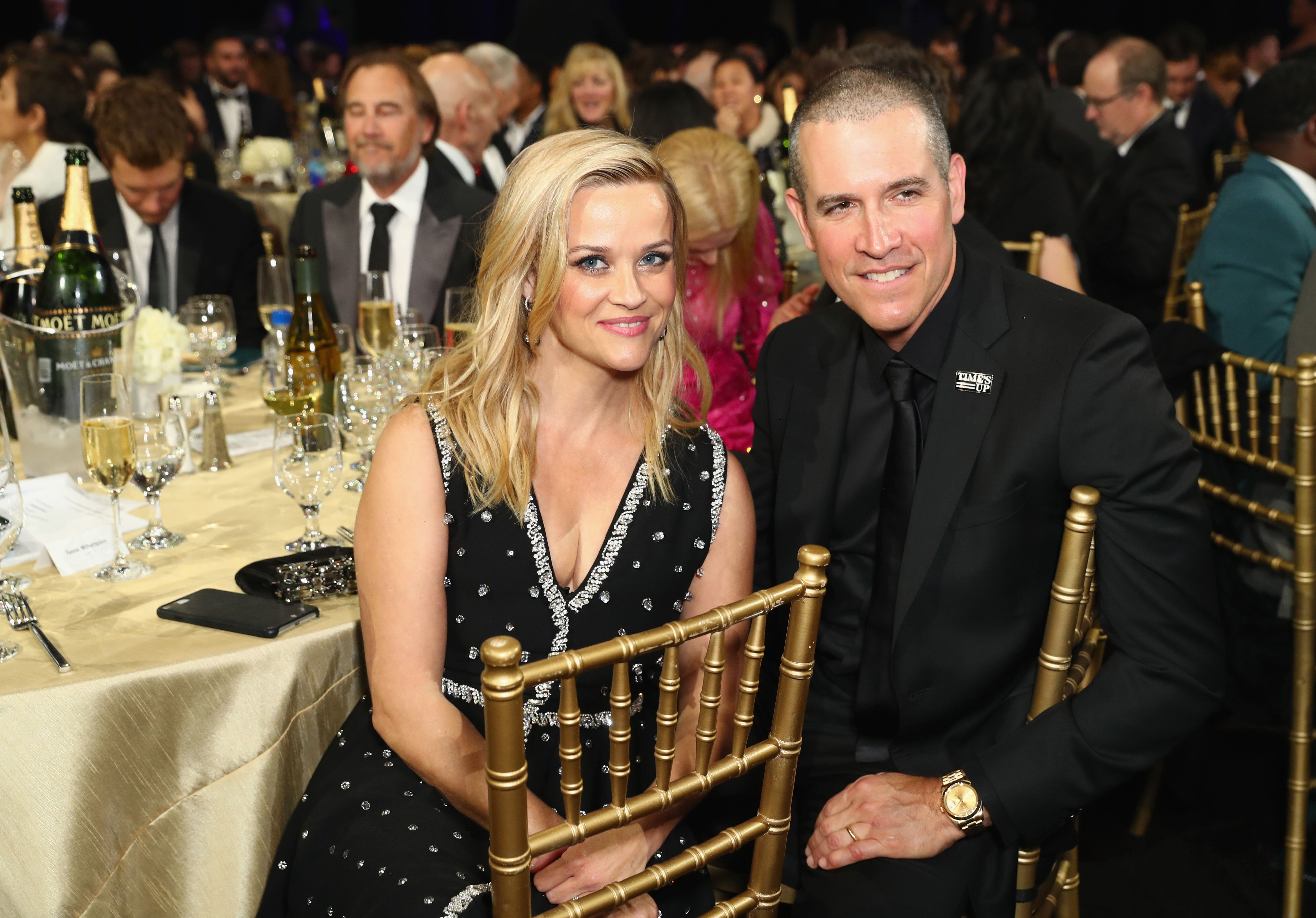 Reese Witherspoon et Jim Toth assistent à la 23e édition du Prix de la critique. | Photo : Getty Images