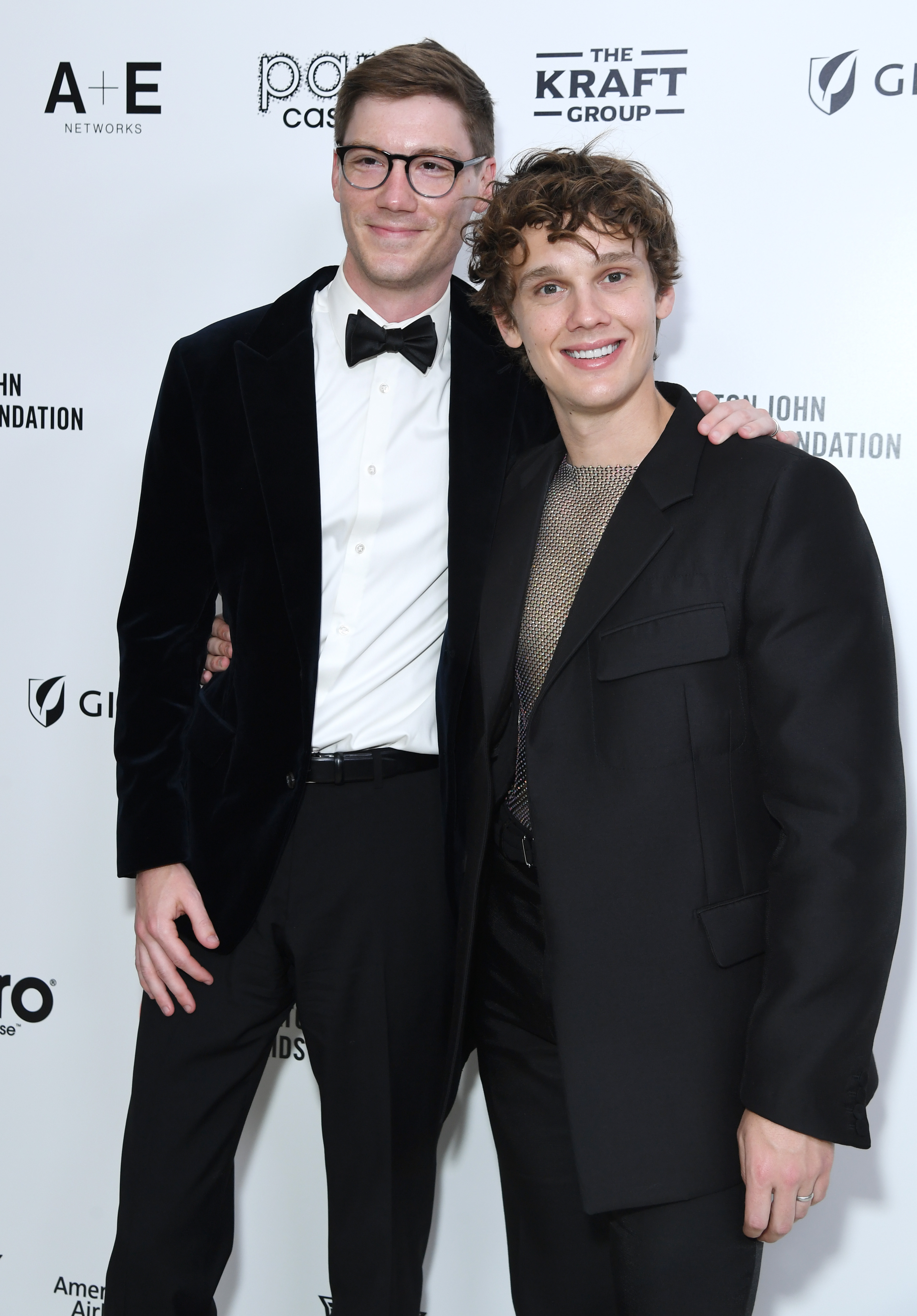 Fielder Jewett et Hunter Doohan lors de la 31e soirée de visionnage des Oscars de la fondation Elton John AIDS, le 12 mars 2023, à West Hollywood, en Californie | Source : Getty Images